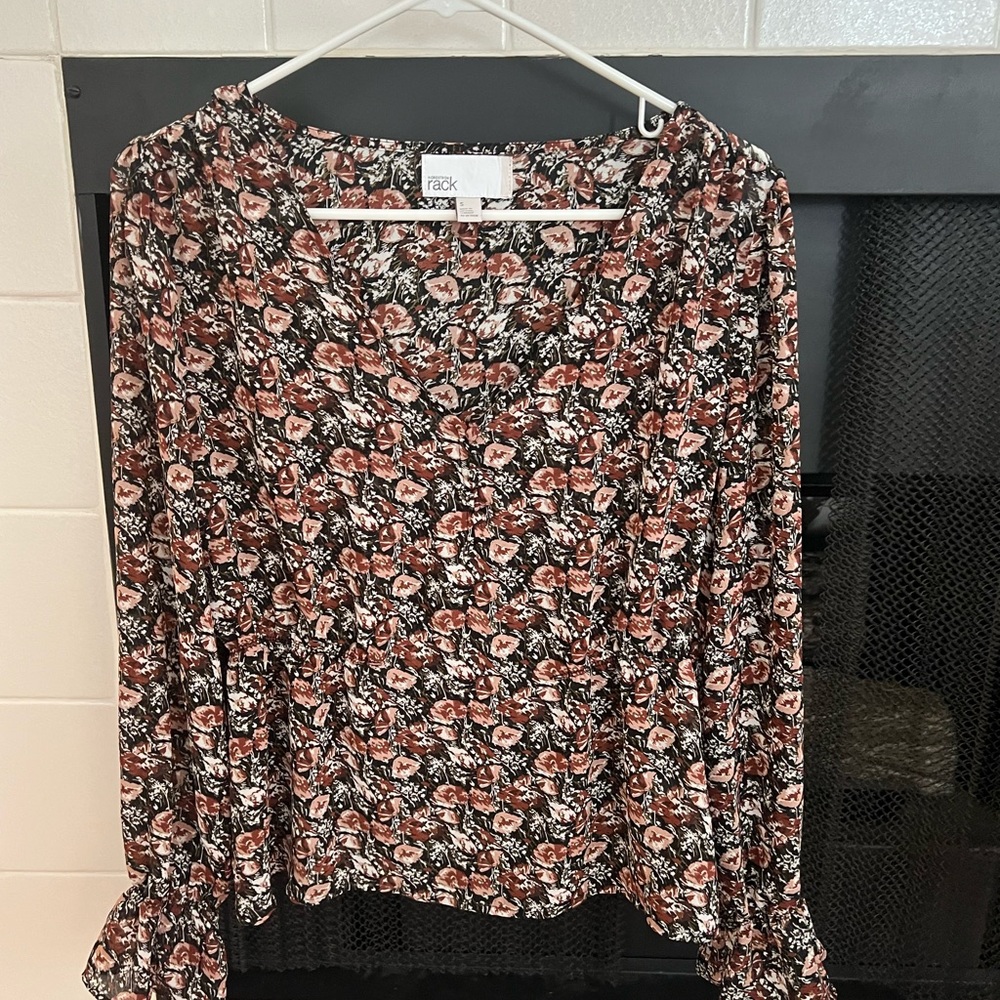 Elegant Floral Blouse with Ruffle Sleeves